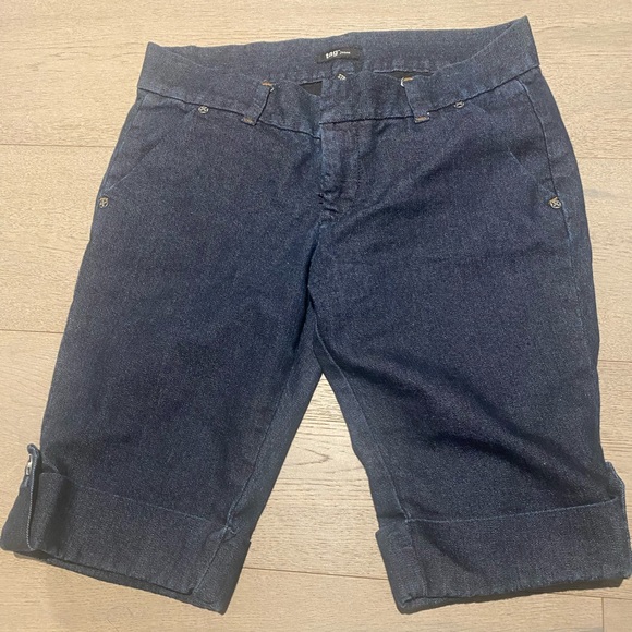 Tag jean shorts - Picture 1 of 3